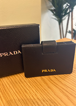 プラダ ヴィテロムーブ